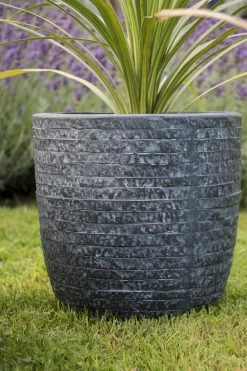 Bloempot Utah Egg - D42 X H41cm - Donkergrijs 5 Bloempot Utah Egg - D42 X H41cm - Donkergrijs -Tuin Verkoop utah egg pot graphite d42h41 bloempot 7 8